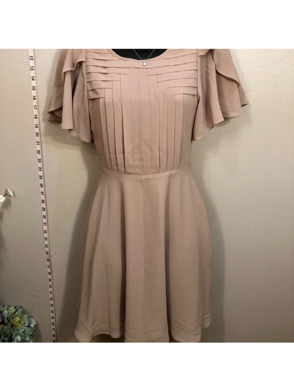 Beige flowwy dress